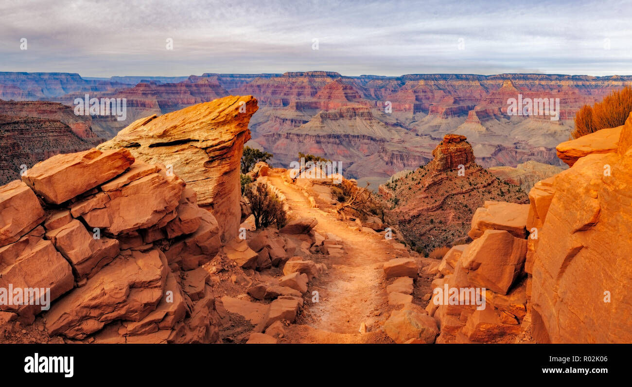 Paesaggio panoramico vista del Grand Canyon con la persona per la scala, Arizona, Stati Uniti d'America Foto Stock