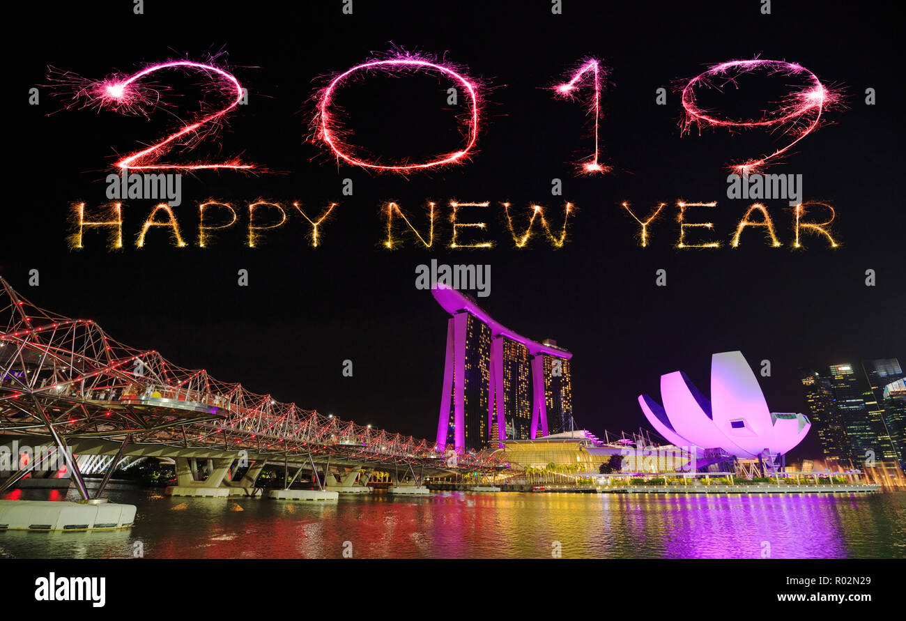 2019 Felice anno nuovo fuochi d' artificio Sparkle con Helix Bridge di notte, paesaggio urbano di Singapore Foto Stock