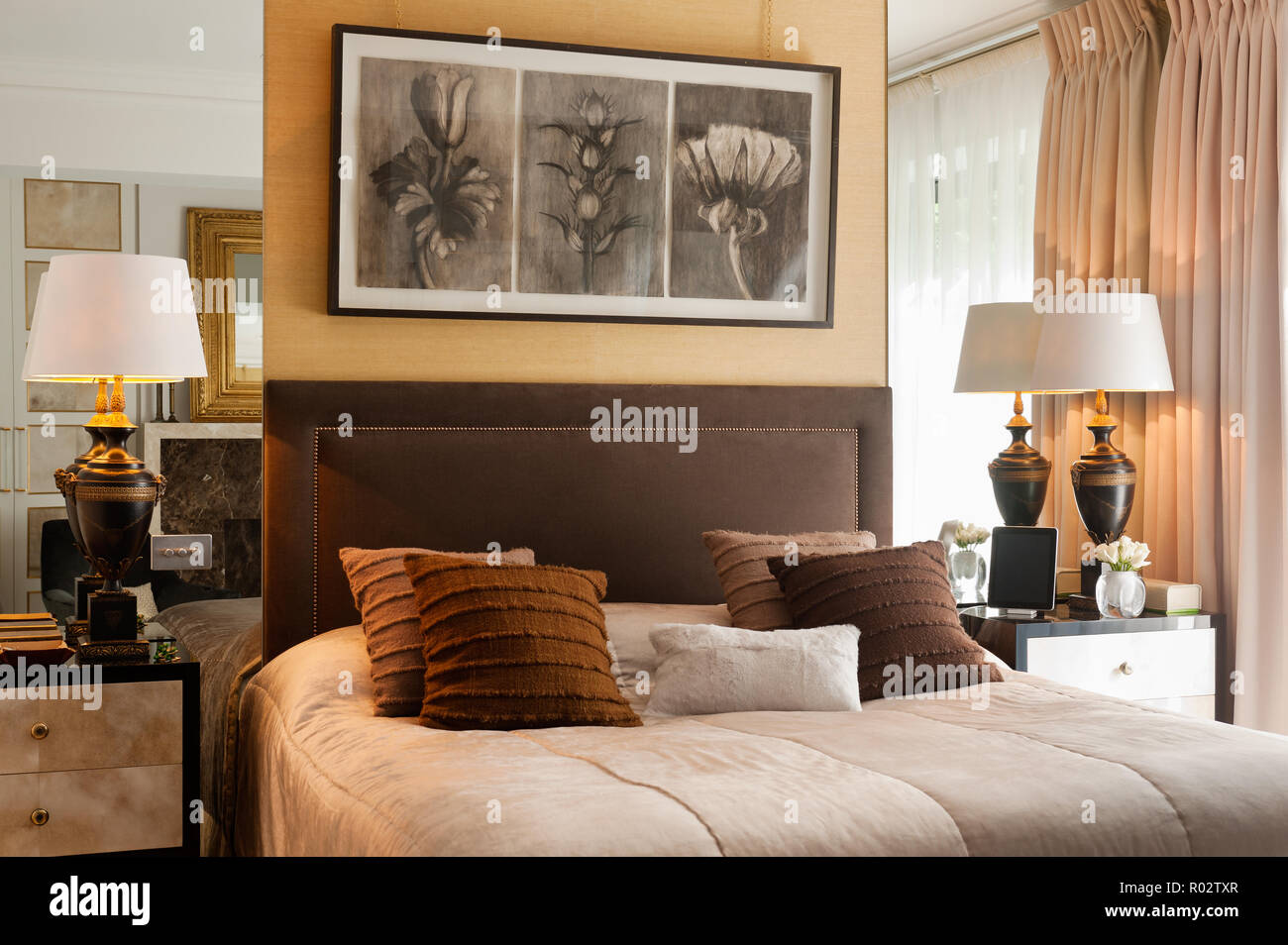 Nei toni del marrone camera da letto Foto Stock