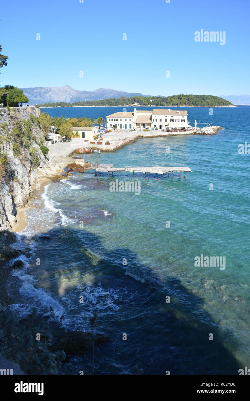 La costa della città di Corfù Foto Stock