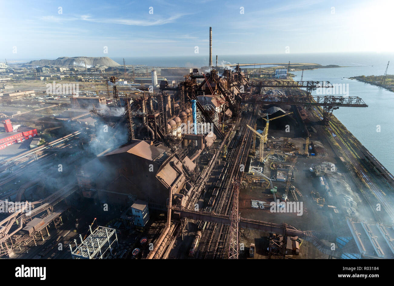 Citta Industriale Di Mariupol Ucraina Impianti Industriali Foto Stock Alamy