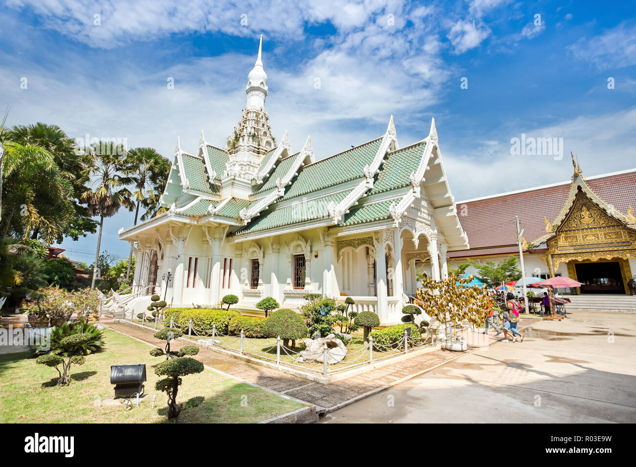 Sukhothai, Tailandia - 29 Settembre 2018 : splendido tempio Wat Thung Saliam nella provincia di Sukhothai, Thailandia. Questo tempio è la destinazione di viaggio per Foto Stock