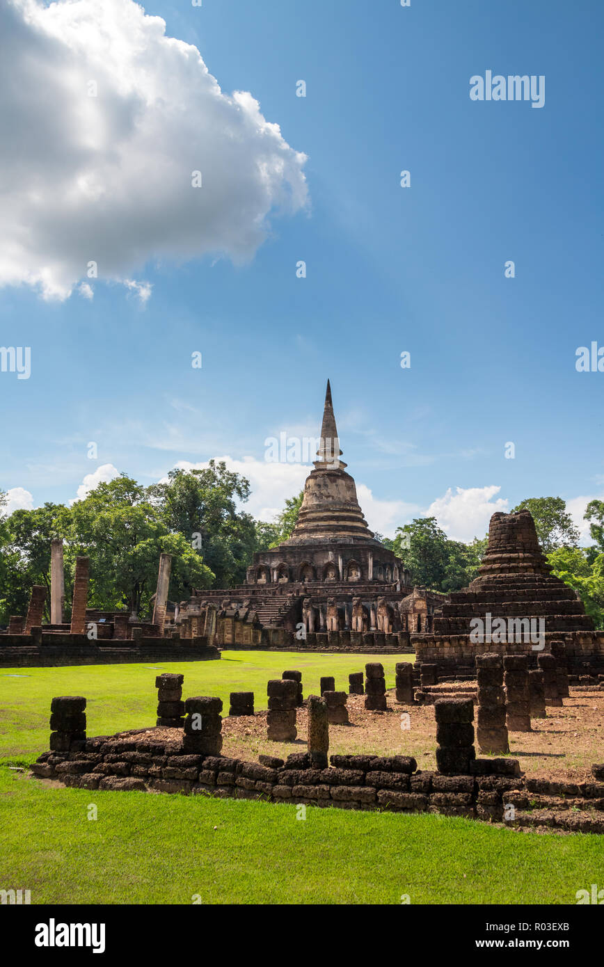 UNESCO World Heritage Site Wat Chang Lom nel Si Satchanalai parco storico, Sukhothai, Thailandia. Foto Stock
