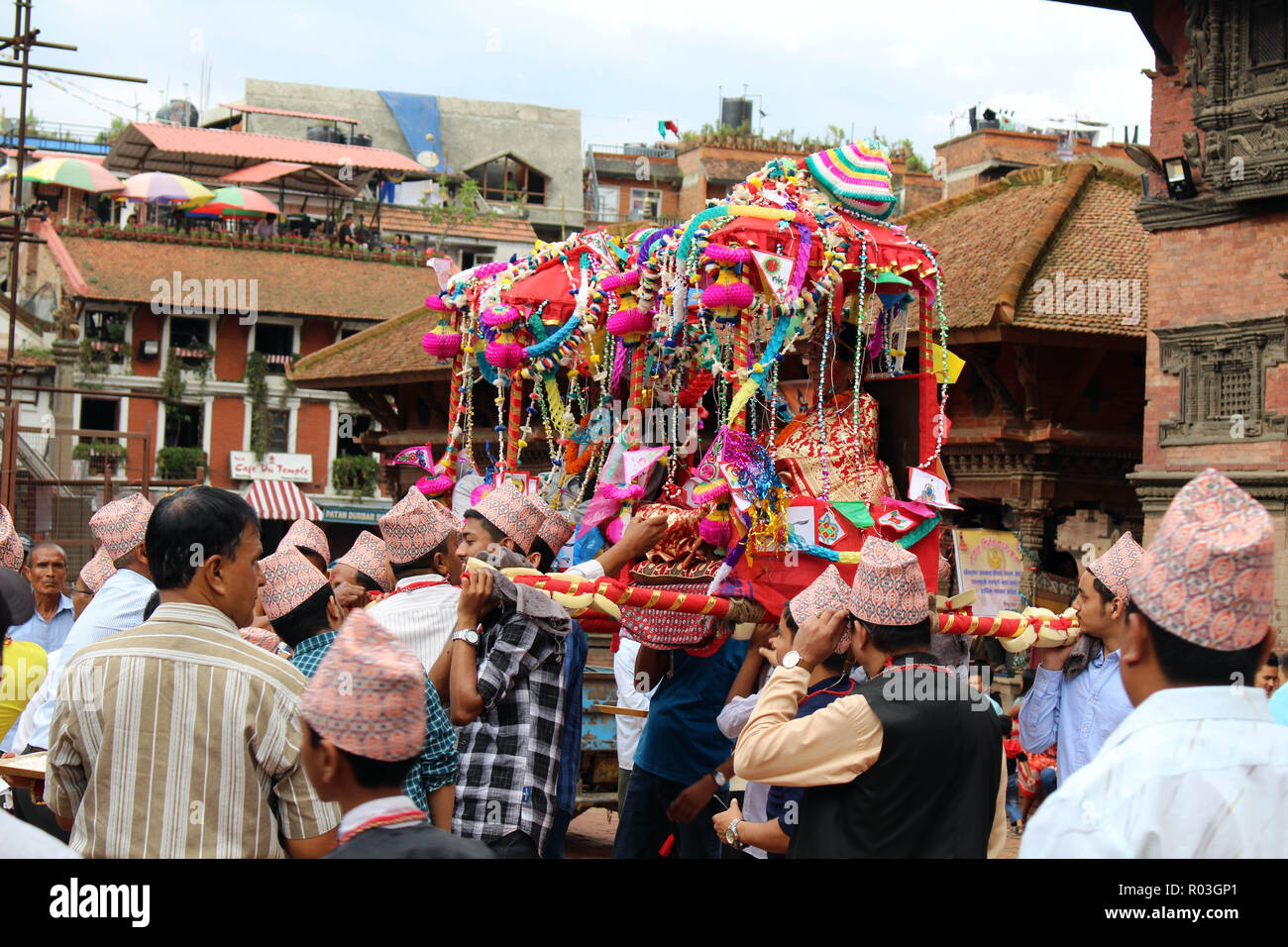 Locale popolo nepalese sono avente un festival intorno a Patan Durbar Square. Preso in Nepal, Agosto 2018. Foto Stock