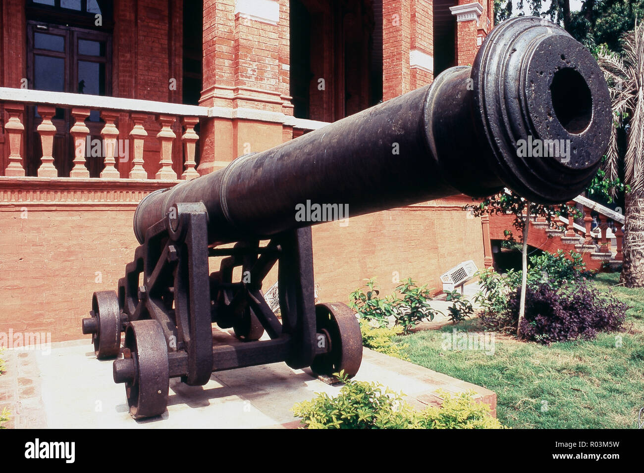 Close up di Canon il Museo Governativo, Chennai, nello Stato del Tamil Nadu, India, Asia Foto Stock