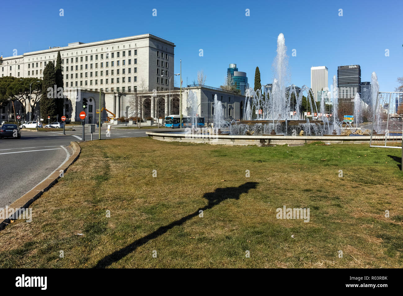 MADRID, Spagna - 21 gennaio 2018: Plaza San Juan de la cruz a Paseo de la Castellana Street nella città di Madrid, Spagna Foto Stock