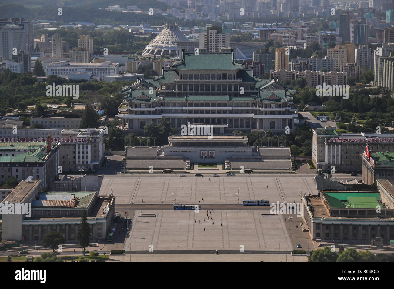 Pyongyang, North-Korea, 09/07/2018: Kim Il Sung Palace su Kim Il Sung square è incredibilmente elevata Foto Stock