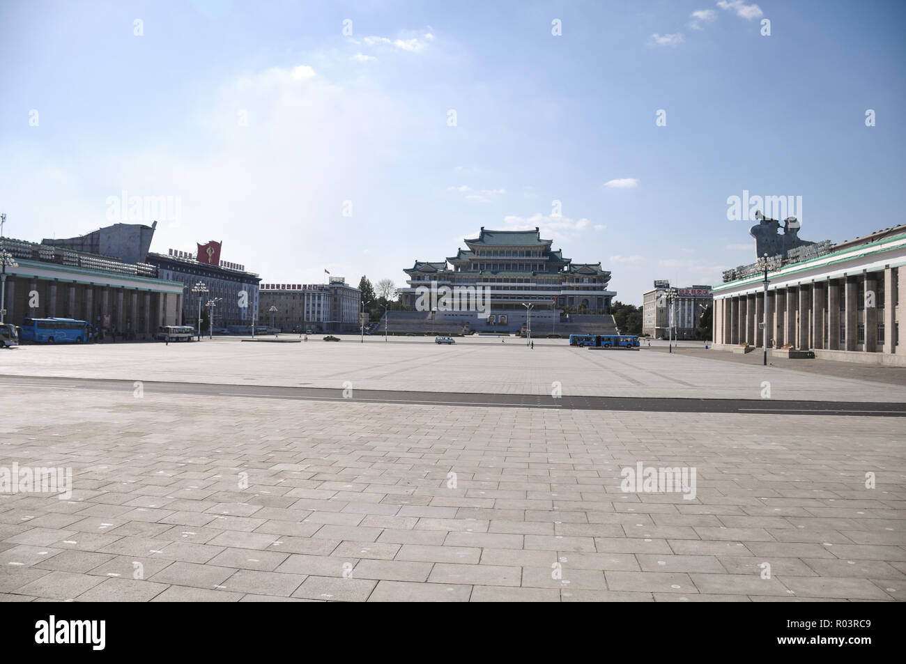 Pyongyang, North-Korea, 09/07/2018: Kim Il Sung Palace su Kim Il Sung square è incredibilmente enorme e vuota. Foto Stock