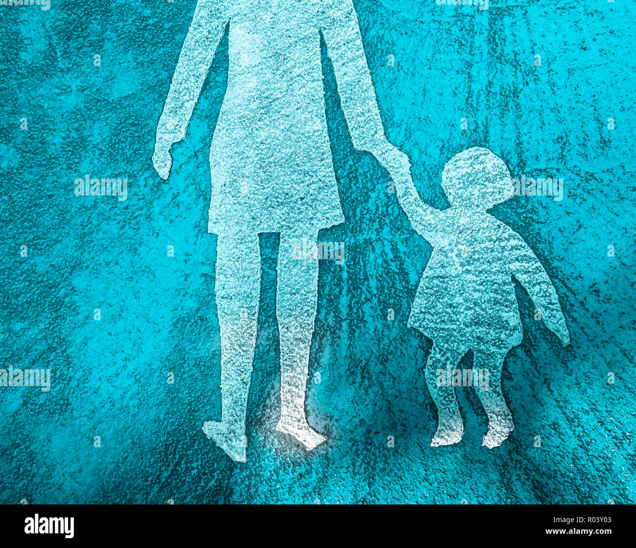 Il traffico di vecchio pittogramma indicante passaggio pedonale che mostra una madre tenendo la mano childs Foto Stock