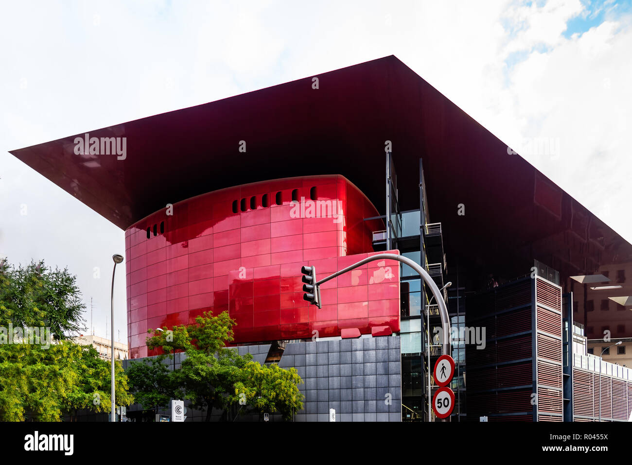 Madrid, Spagna - 27 Ottobre 2018: vista esterna del Museo Reina Sofia addizione contemporanea Foto Stock