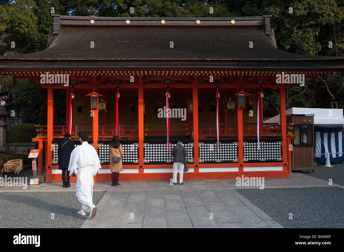 Di Kyoto, Giappone, le persone sul tempio motivi di Fushimi Inari-Taisha Foto Stock