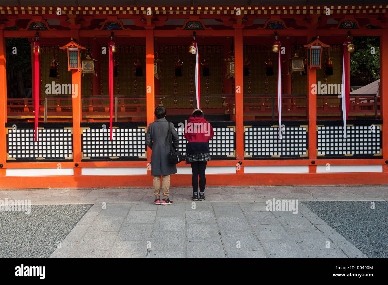 Di Kyoto, Giappone, le persone sul tempio motivi di Fushimi Inari-Taisha Foto Stock