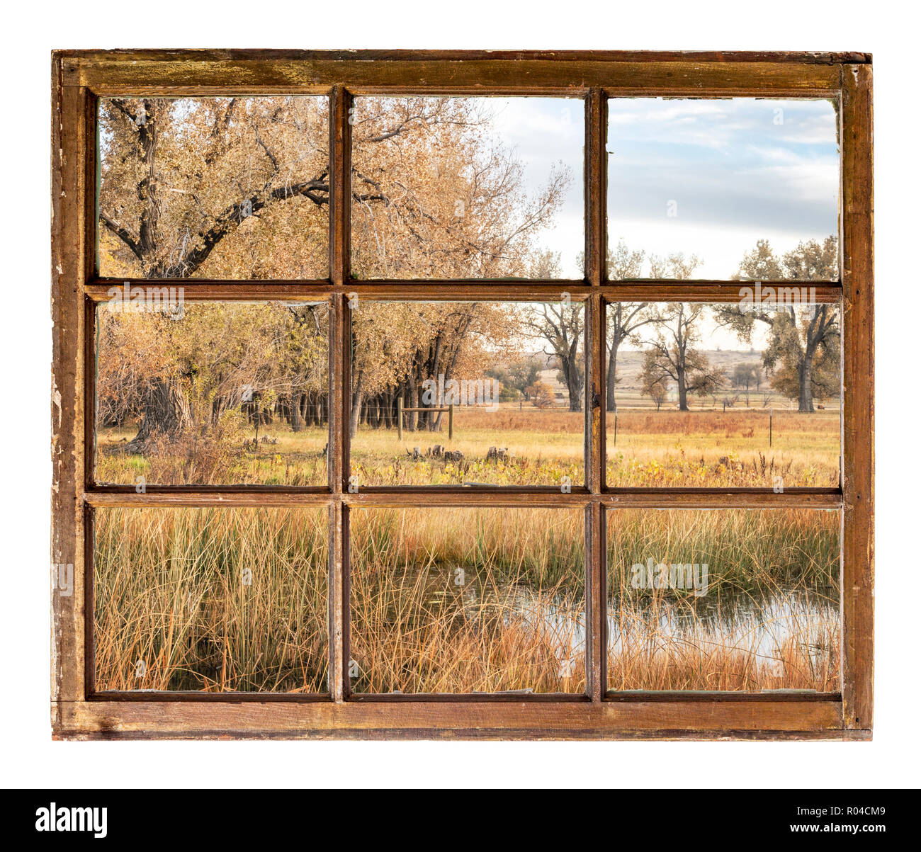 Paesaggio rurale in Colorado settentrionale lungo il fiume Poudre, nostalgico ottobre scenario come visto attraverso una finestra vintage Foto Stock