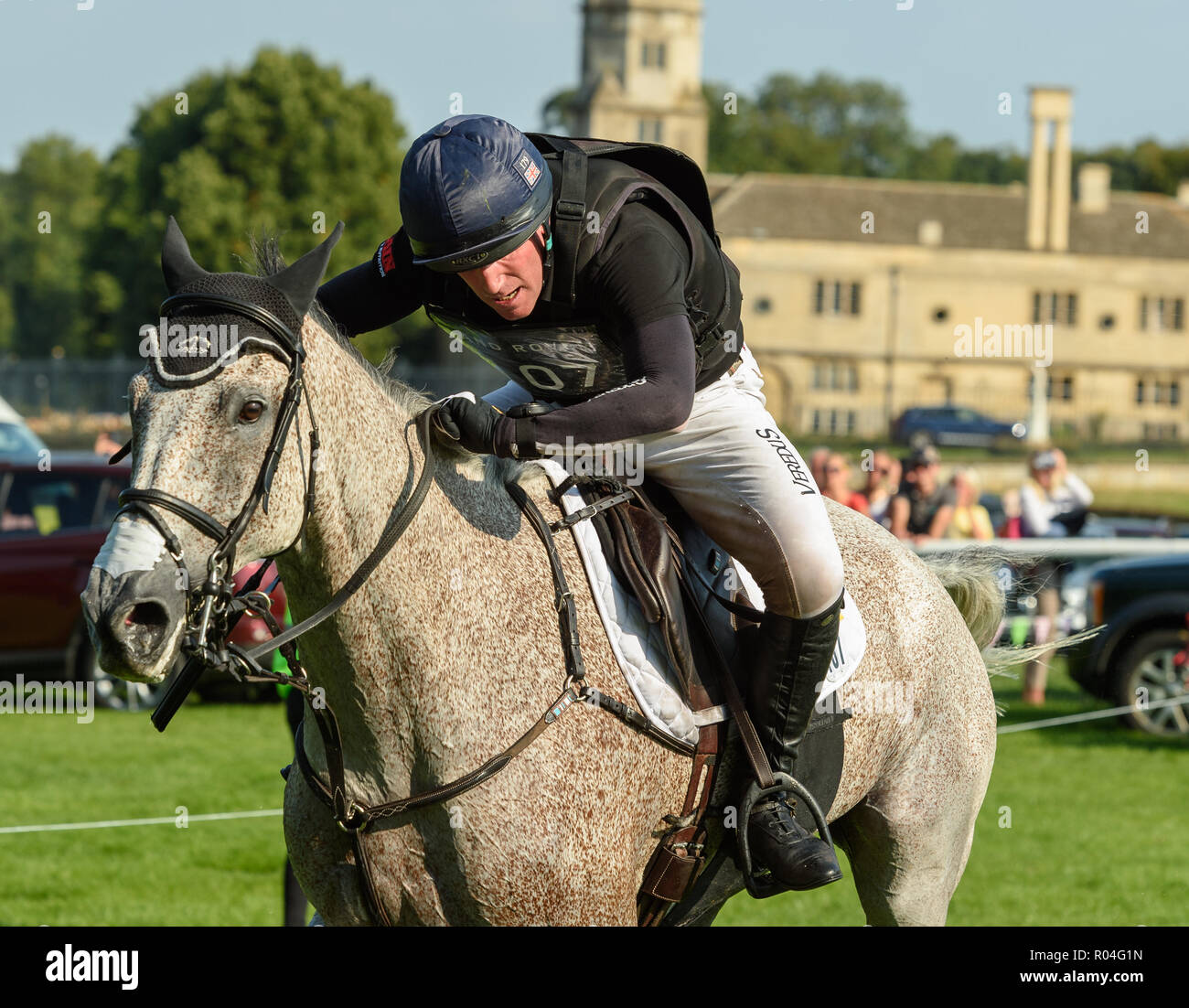 Oliver Townend e classe BALLAGHMOR durante il cross country fase del Land Rover Burghley Horse Trials 2018 Foto Stock