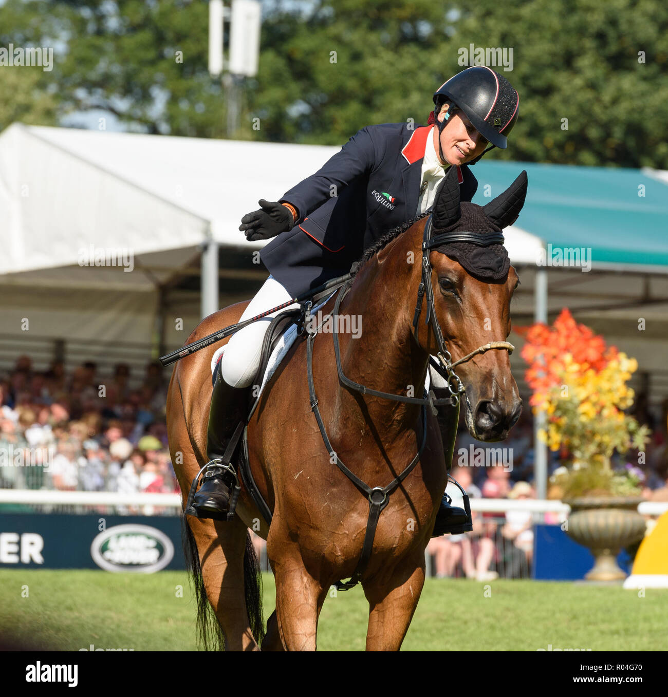 Sarah Bullimore e REVE DU ROUET durante la fase showjumping del Land Rover Burghley Horse Trials, 2 settembre 2018. Foto Stock