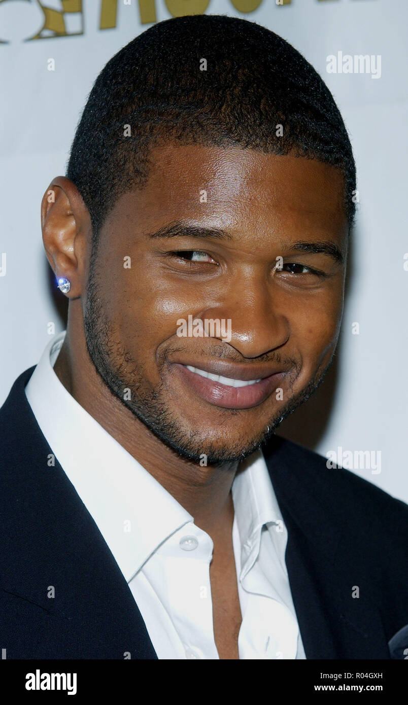 Usher arrivando alla ASCAP Pop Music Awards presso il Beverly Hilton di Los Angeles. Maggio 16, 2005.Usher029 Red Carpet Event, verticale, STATI UNITI D'AMERICA, industria cinematografica, celebrità, fotografia, Bestof, arte cultura e intrattenimento, Topix celebrità moda / Verticale, meglio di, evento nella vita di Hollywood - California, moquette rossa e dietro le quinte, USA, industria cinematografica, celebrità, movie celebrità, personaggi televisivi, musica celebrità, fotografia, Bestof, arte cultura e intrattenimento, Topix, headshot, verticale, una persona, dall'anno , 2005, inchiesta tsuni@Gamma-USA.com Foto Stock