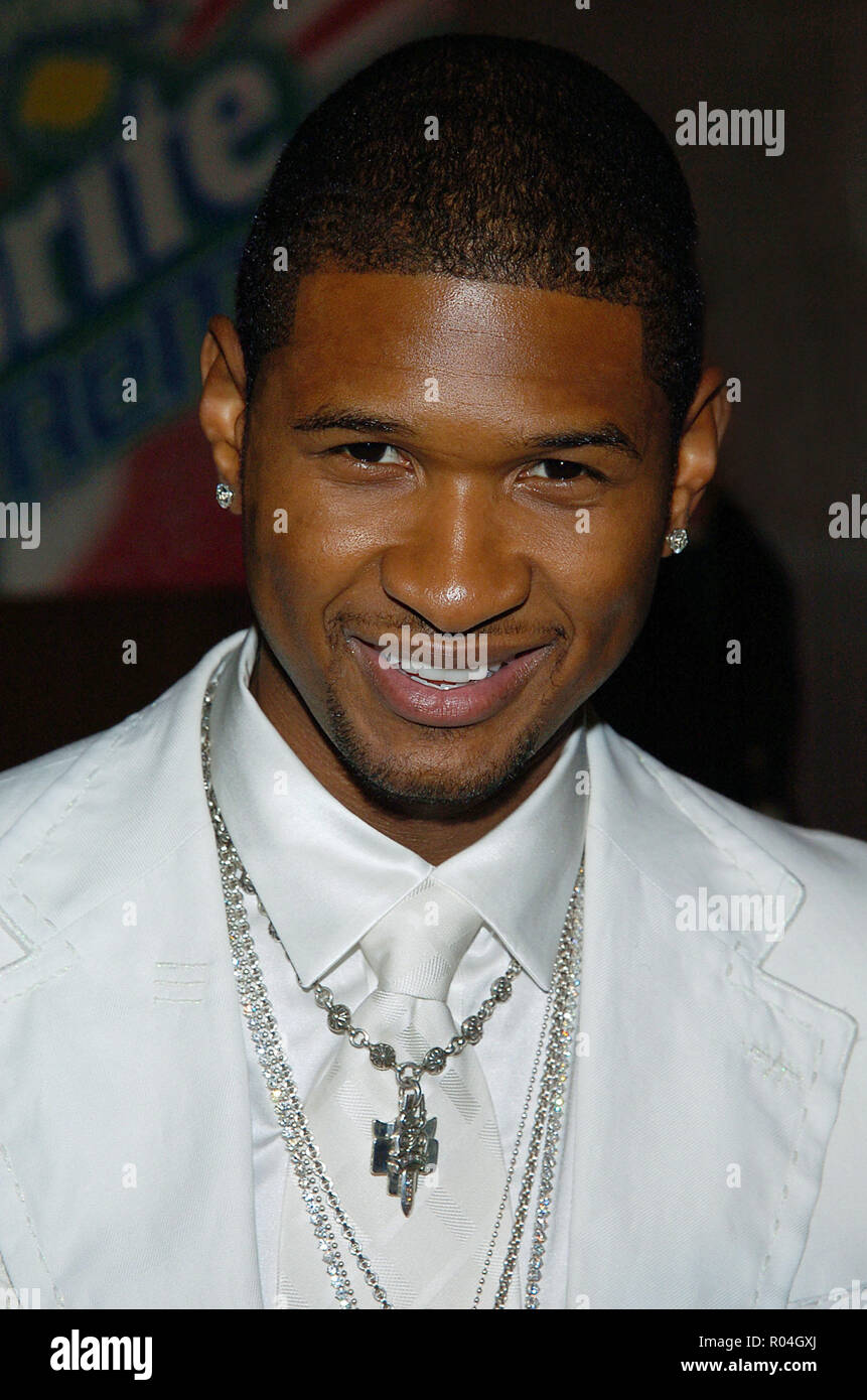 Usher arrivando al Nineteetn annuale di Soul Train Music Awards per la Paramount molto in Los Angeles. Febbraio 28, 2005.Usher061 Red Carpet Event, verticale, STATI UNITI D'AMERICA, industria cinematografica, celebrità, fotografia, Bestof, arte cultura e intrattenimento, Topix celebrità moda / Verticale, meglio di, evento nella vita di Hollywood - California, moquette rossa e dietro le quinte, USA, industria cinematografica, celebrità, movie celebrità, personaggi televisivi, musica celebrità, fotografia, Bestof, arte cultura e intrattenimento, Topix, headshot, verticale, una persona, dall'anno , 2005, inchiesta tsuni@Gamma-USA.com Foto Stock