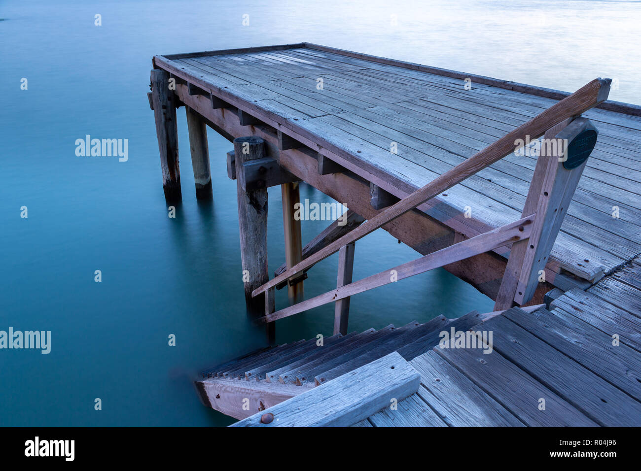 Una lunga esposizione dell'iconico port elliot jetty in baia a ferro di cavallo Port Elliot South Australia il 1 novembre 2018 Foto Stock