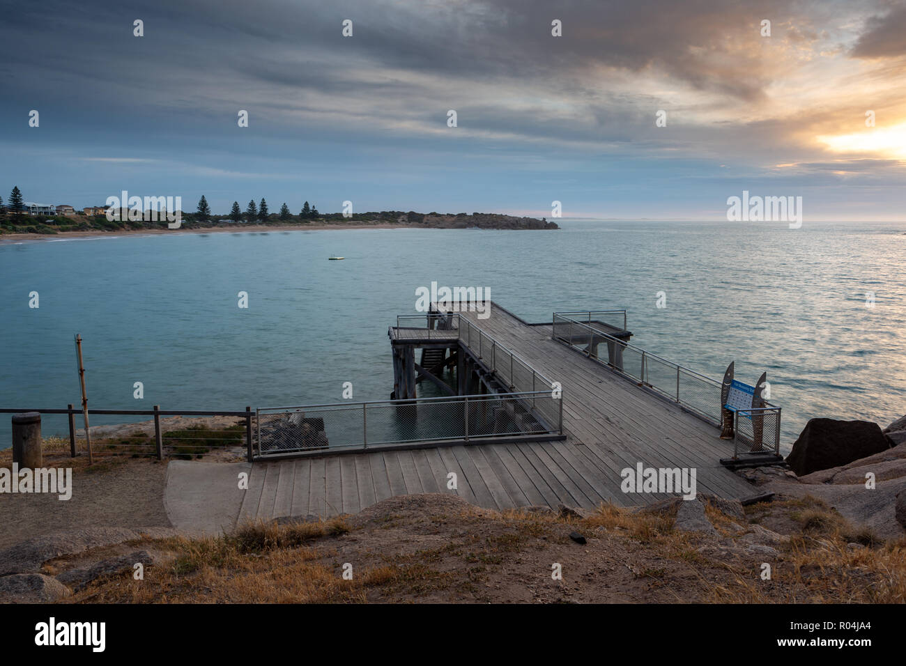 L'iconico port elliot jetty presa da sopra sulla scogliera nella baia a ferro di cavallo Port Elliot South Australia il 1 novembre 2018 Foto Stock