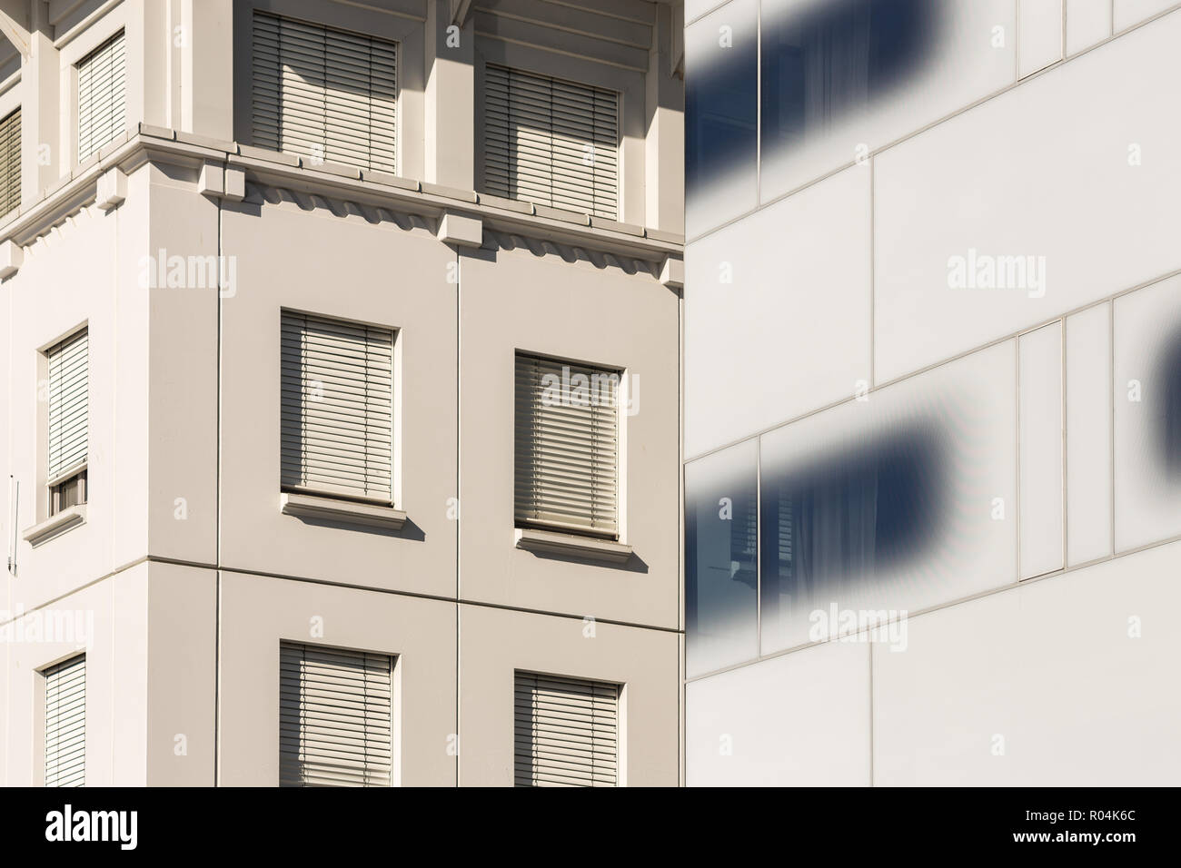Parete e windows - Urban Exploration di Trondheim. Città e street photography. La Norvegia. Foto Stock