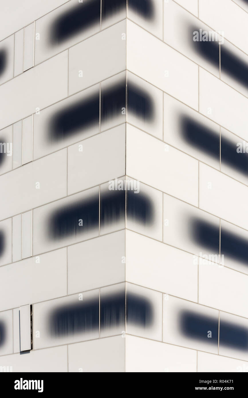 Parete e windows - Urban Exploration di Trondheim. Città e street photography. La Norvegia. Foto Stock