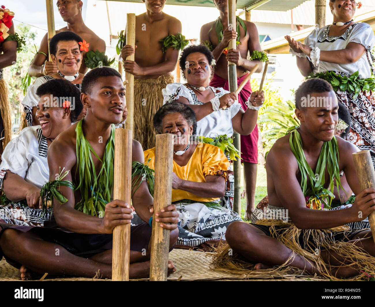 Una cerimonia Kava dalle persone del villaggio di Sabeto, Viti Levu, Repubblica delle Isole Figi, a sud delle Isole del Pacifico e del Pacifico Foto Stock