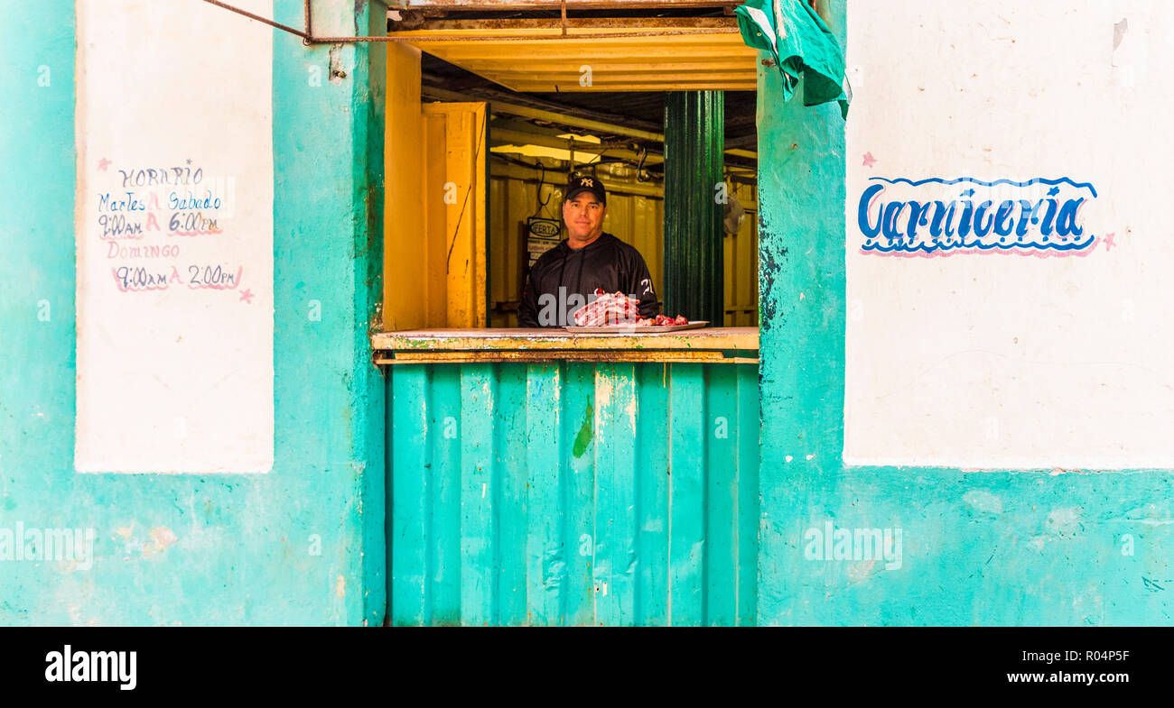 Pressione di stallo di carne in una strada tipica, Havana, Cuba, West Indies, dei Caraibi e America centrale Foto Stock