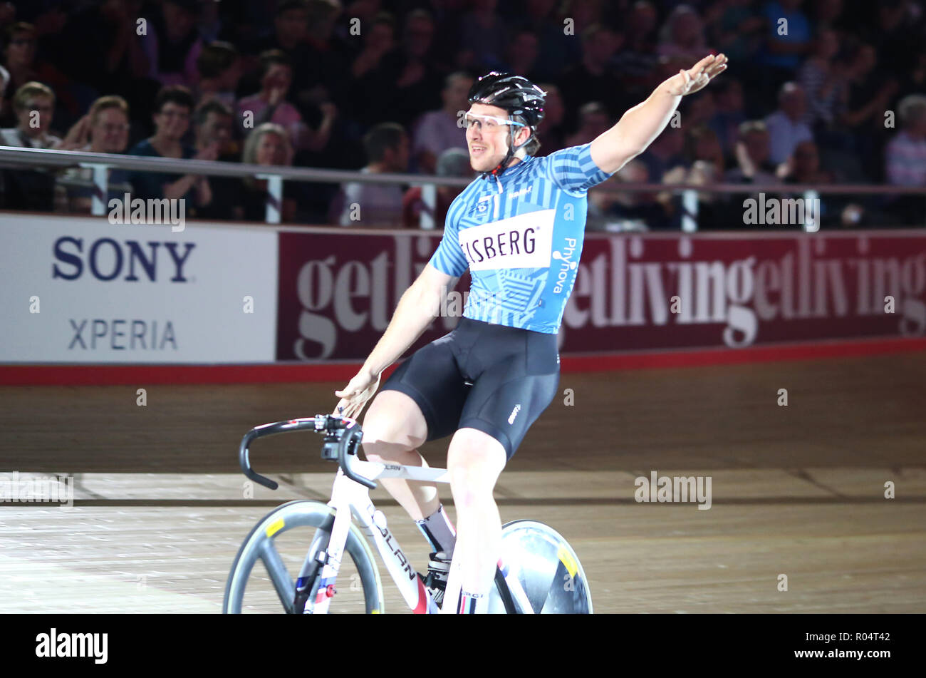 Lewis Oliva durante i sei giorni di Uomini 200m Flying Time Trial durante il giorno sei di sei giorni di serie a Lee Valley Velopark, Londra Foto Stock