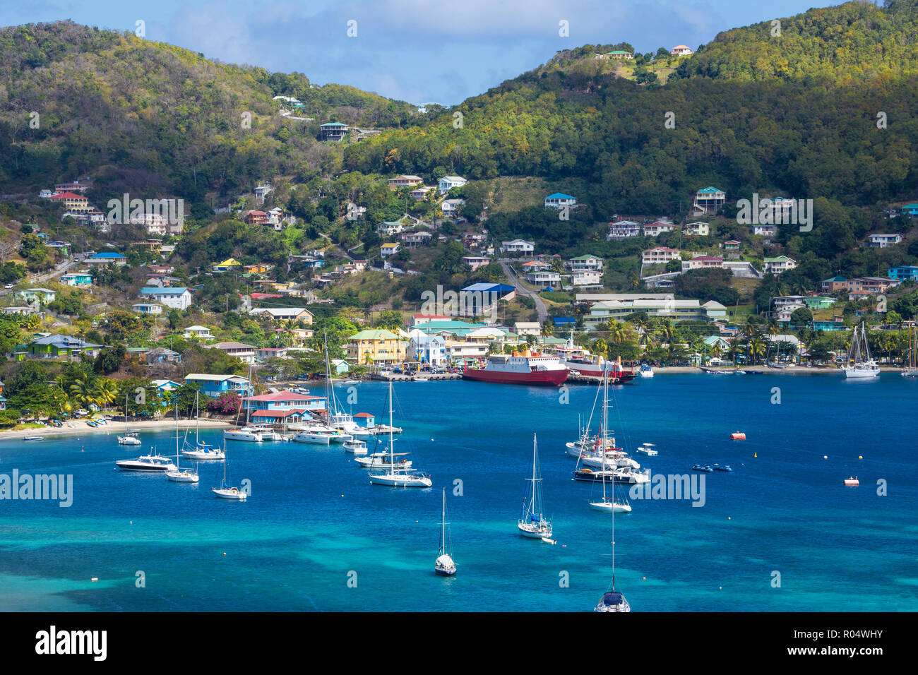 Vista di Admiralty Bay e Port Elizabeth, Bequia, Grenadine, Saint Vincent e Grenadine, West Indies, dei Caraibi e America centrale Foto Stock