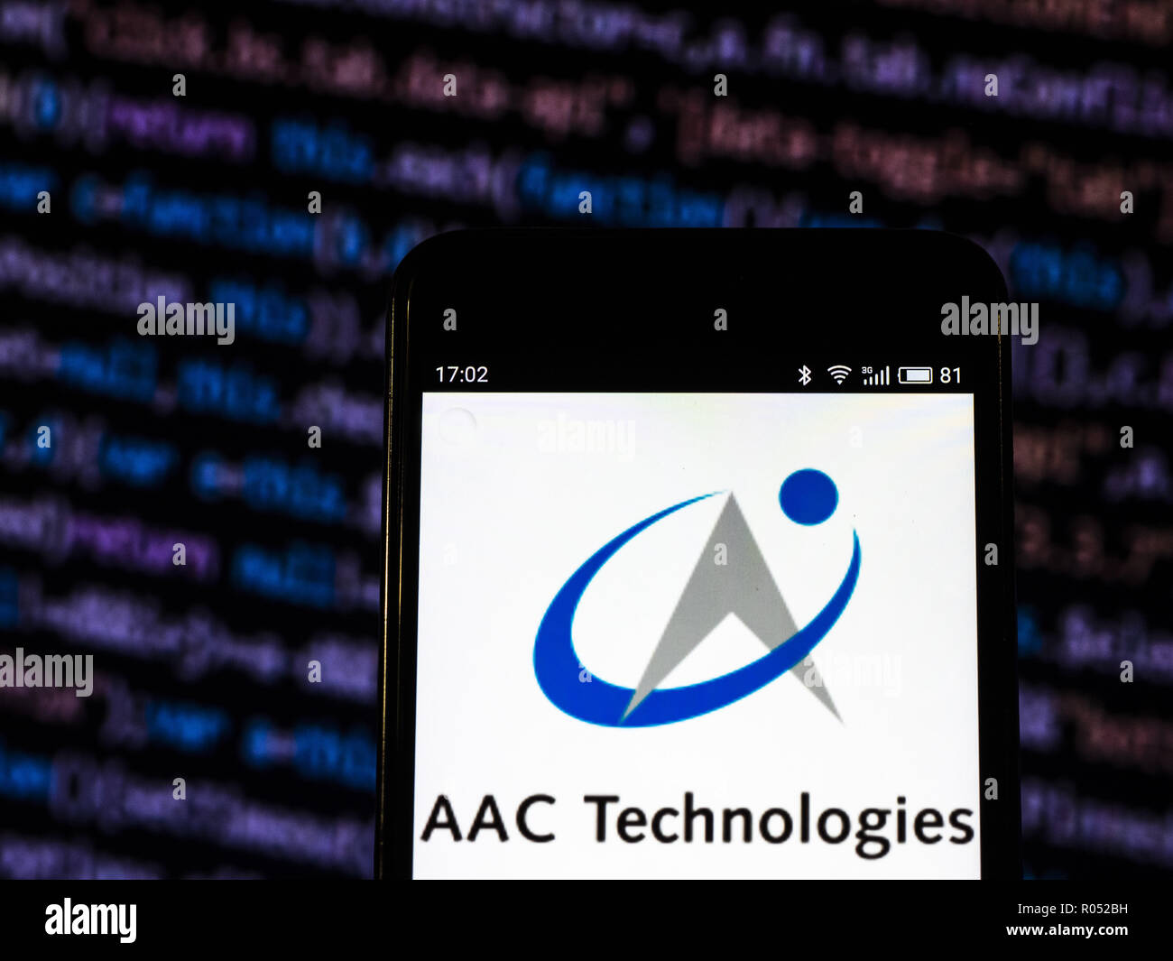 Kiev, Ucraina. 1 Nov, 2018. Tecnologie di AAC Holdings Inc. Altro componente elettronico Manufacturing Company logo che si vede visualizzato sul telefono intelligente. Credito: Igor Golovniov SOPA/images/ZUMA filo/Alamy Live News Foto Stock