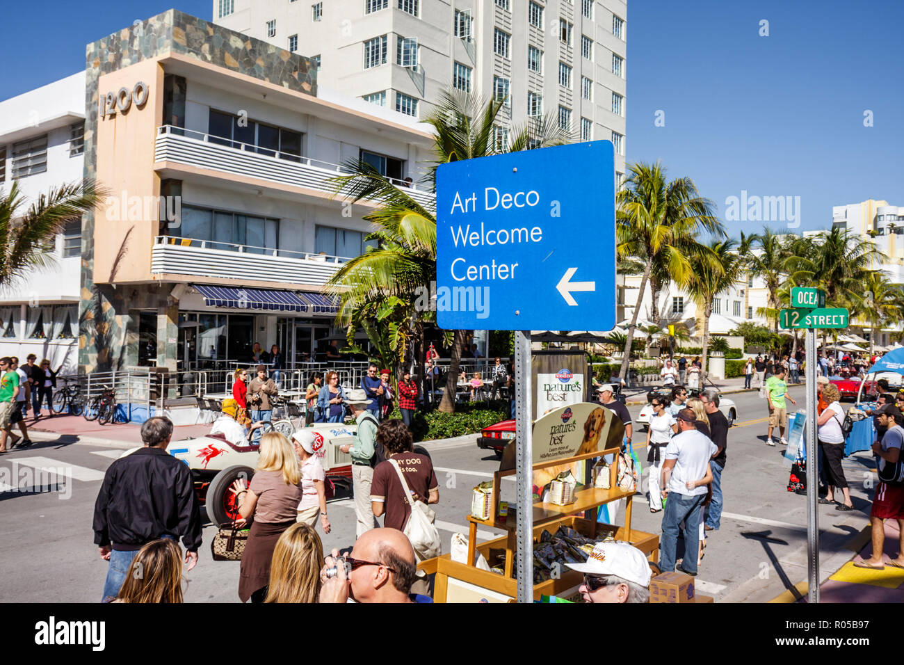 Miami Beach Florida, Ocean Drive, Art Deco Weekend, architettura, architettura, festival, evento, celebrazione, sfilata, folla, auto classiche, vintage, segno, logo Foto Stock