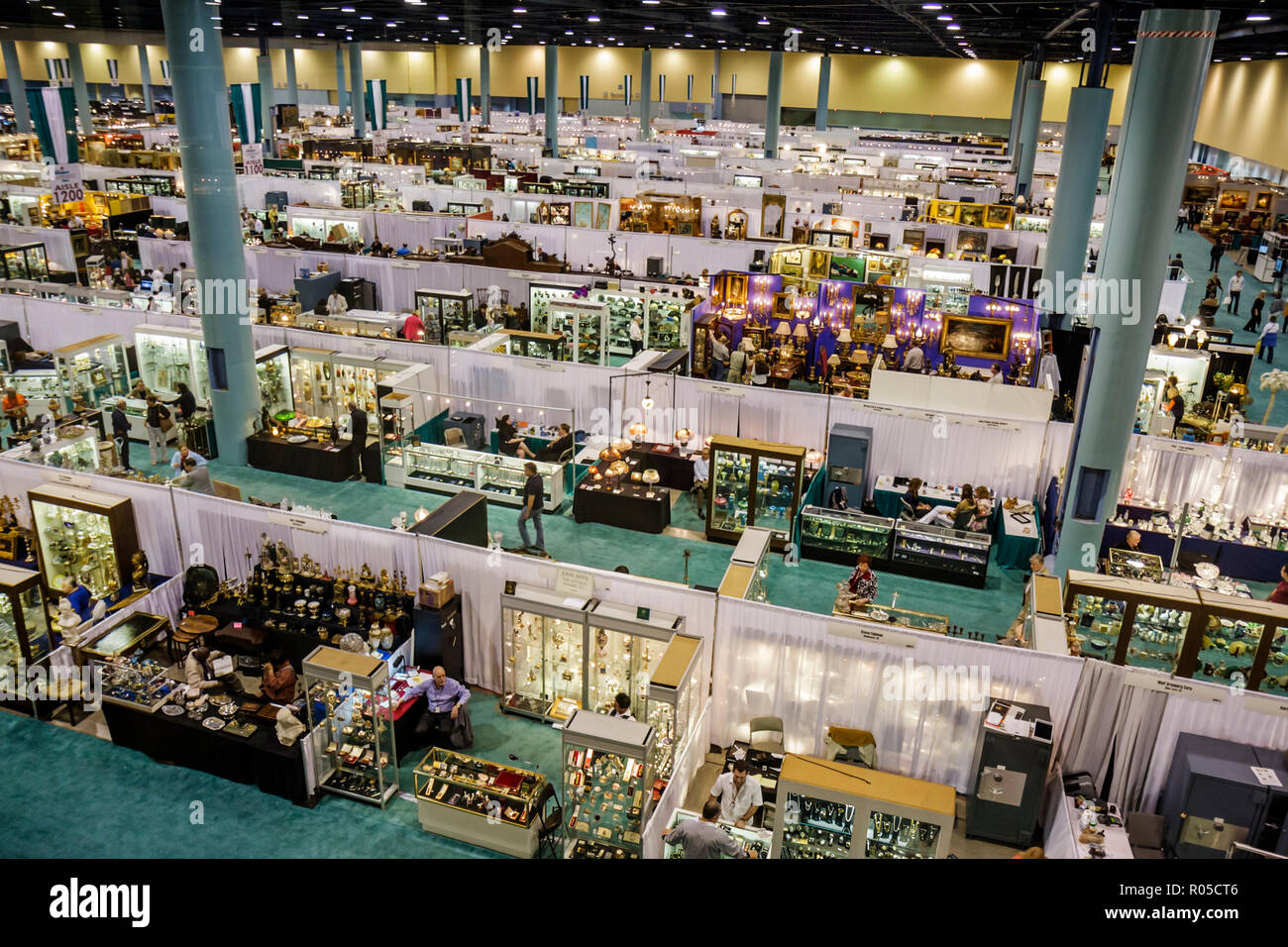 Miami Beach Florida, Miami Beach Convention Center, Centre, The Original, Miami Beach, Antique Show, espositore, venditori, bancarelle stand mercato buye Foto Stock