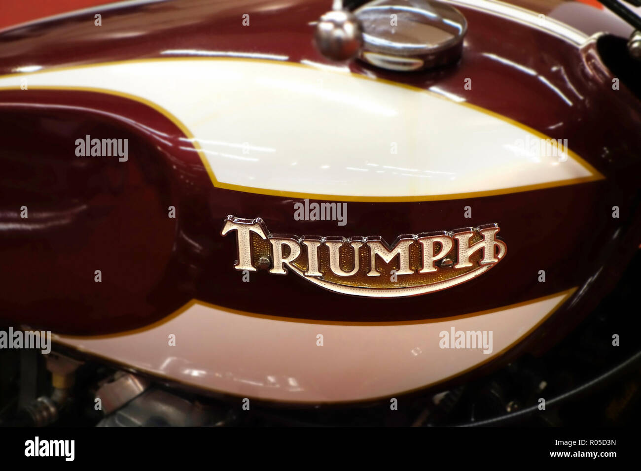 1975 motocicletta Triumph Trident T160V serbatoio emblema / badge Foto Stock