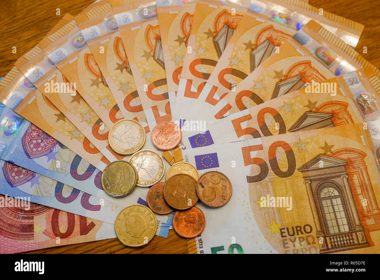 Le banconote e le monete in euro, Lione, Francia Foto Stock