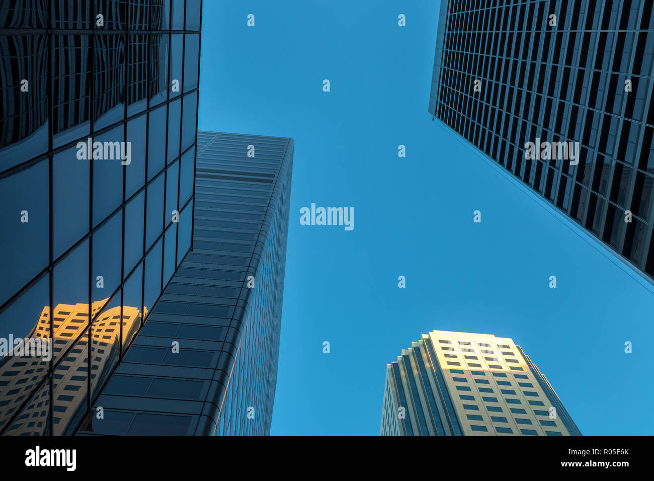 San Francisco Downtown alta sorge in sera, California, Stati Uniti Foto Stock