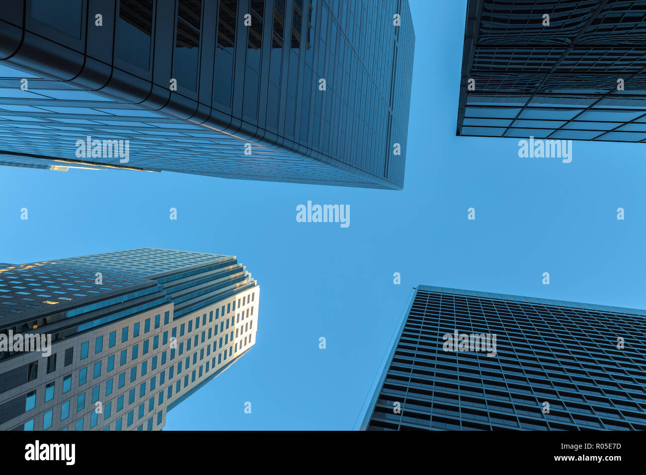 San Francisco Downtown alta sorge in sera, California, Stati Uniti Foto Stock