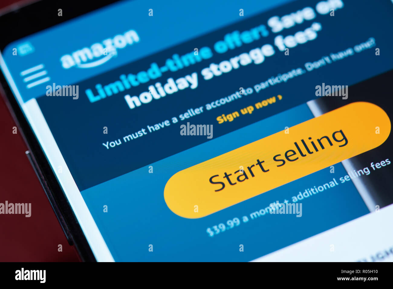 New york, Stati Uniti d'America - 1 Novembre 2018: inizio vendita su Amazon sulla schermata dello smartphone vicino la vista Foto Stock