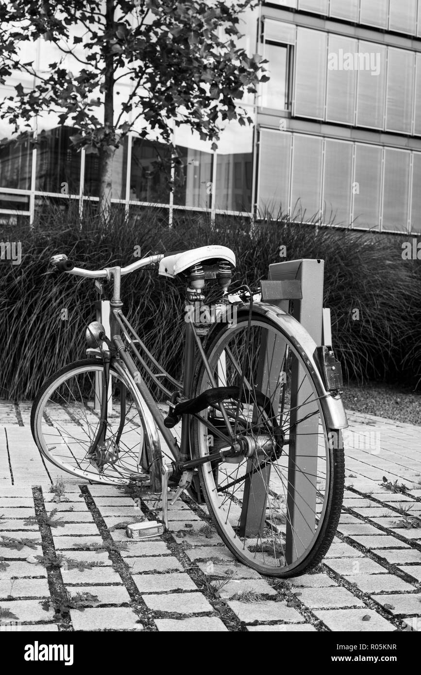 Vecchia bicicletta, dietro a sinistra Foto Stock