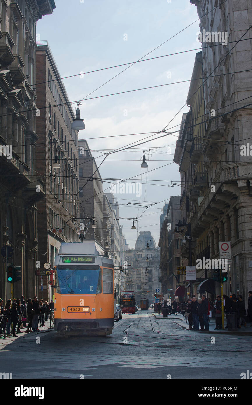 L'Italia, Milano, tram, via Torino, all'aperto, di giorno, Foto Stock