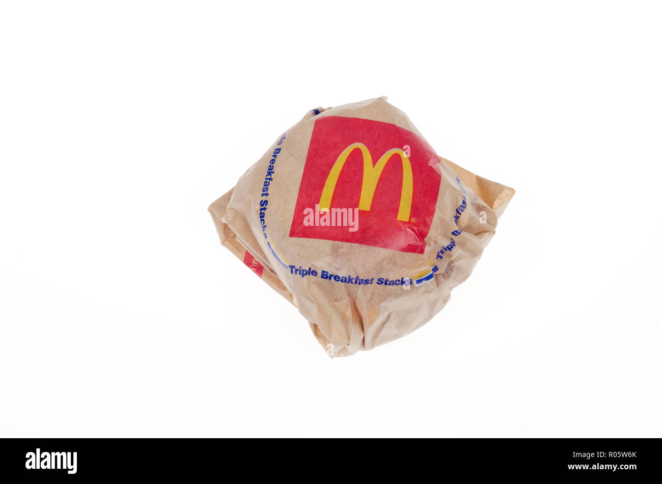 McDonald's new Triple Stack uovo Mcmuffin colazione panino in detto involucro. Nuovo menu nov. 1, 2018 NEGLI STATI UNITI Foto Stock