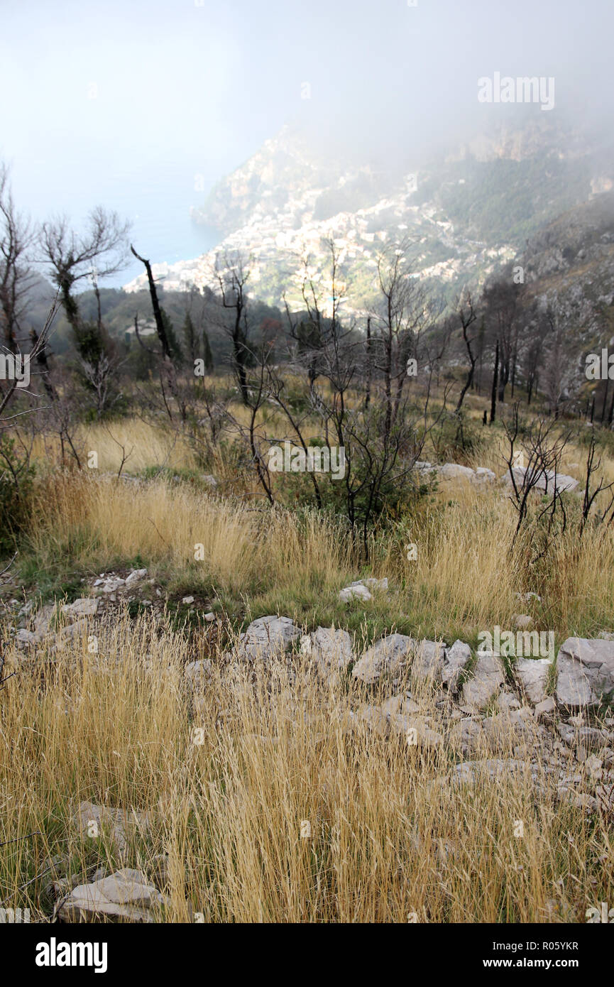 La costiera Amalfitana a piedi sopra Positano Italia Foto Stock