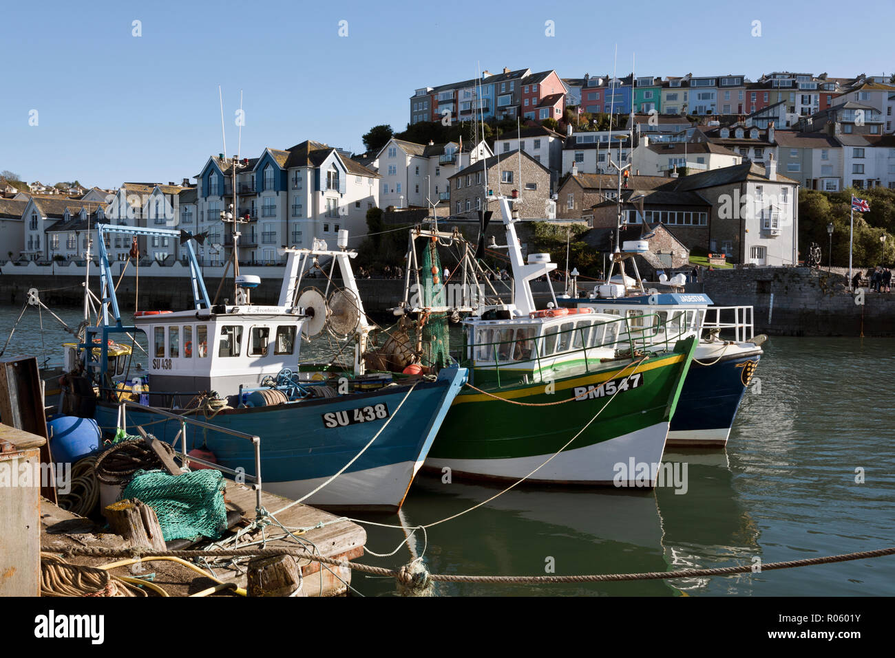 Barche da pesca ormeggiate nel porto a Brixham, Devon, Regno Unito Foto Stock