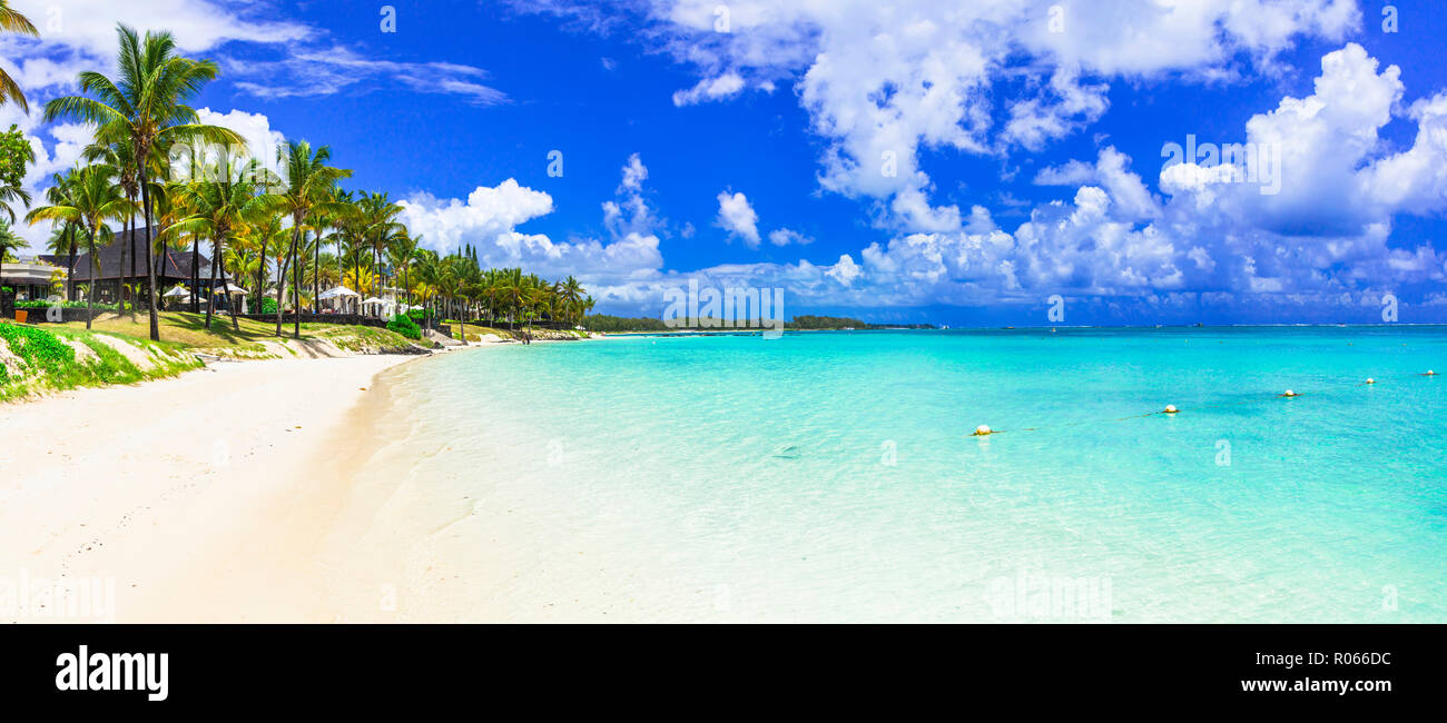 Bella spiaggia dell'isola di Mauritius. Foto Stock