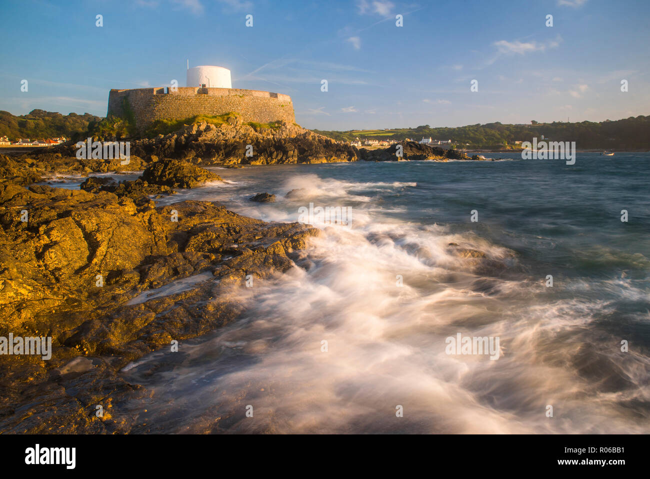 Fort Grey (tazza e piattino) al tramonto, Guernsey, Isole del Canale, Regno Unito, Europa Foto Stock