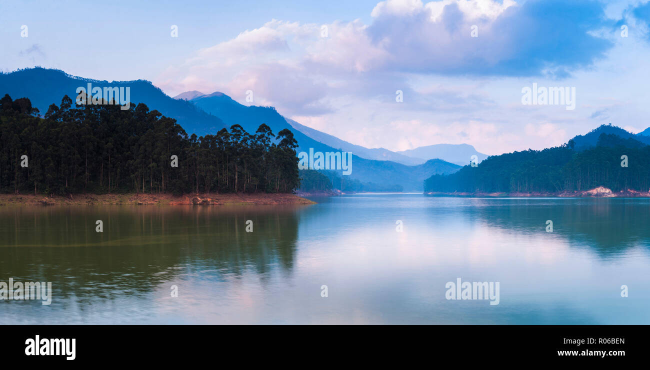 Mattupetty Damn, Munnar, i Ghati Occidentali montagne, Kerala, India, Asia Foto Stock