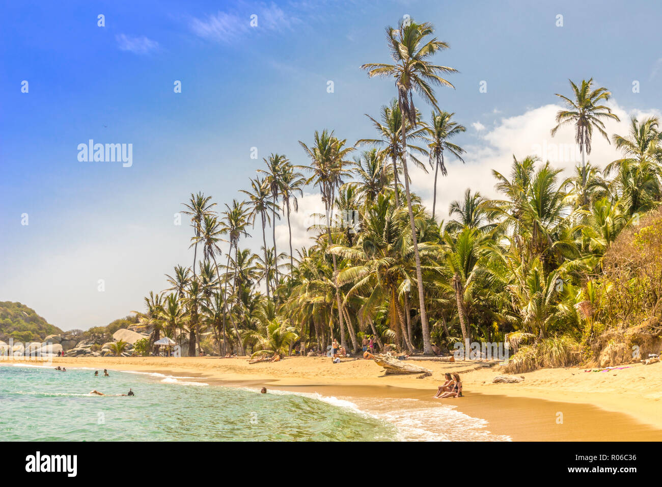 Una vista della spiaggia caraibica a Cabo San Juan nel Parco Nazionale Tayrona, Colombia, Sud America Foto Stock