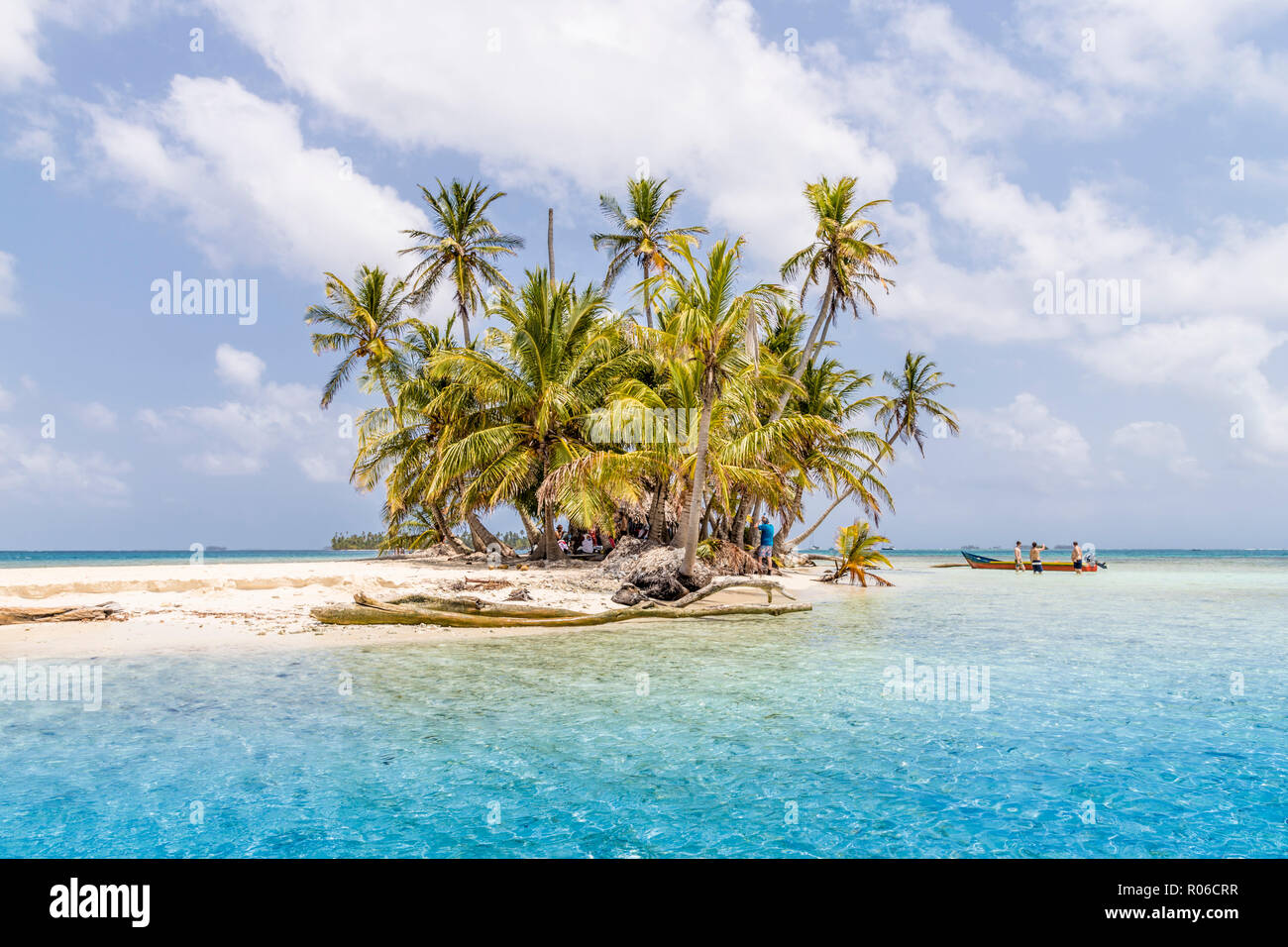 La bellissima isola Pelicano nelle isole San Blas, Kuna Yala, Panama America Centrale Foto Stock