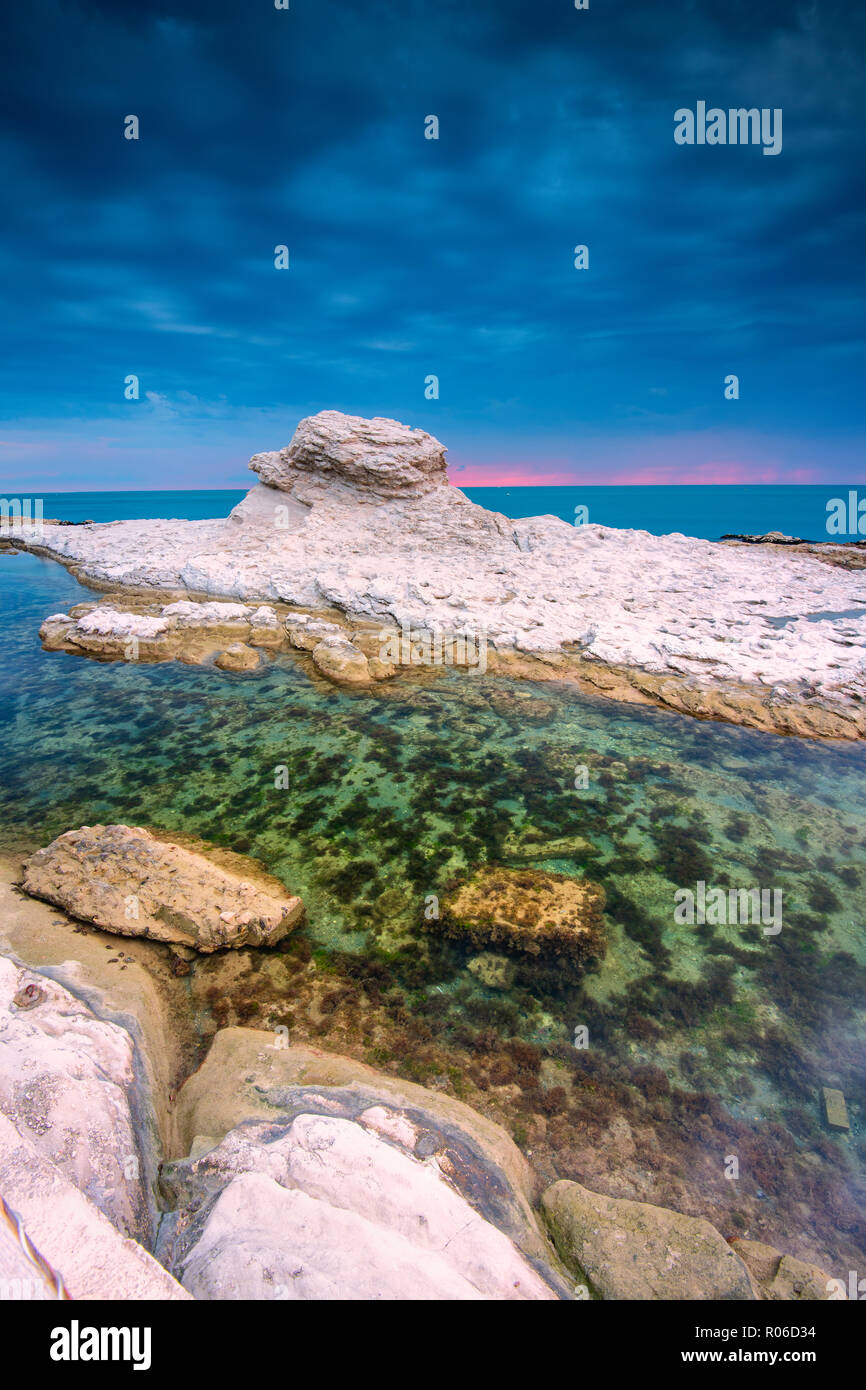 Seggiola del Papa all'alba, provincia di Ancona nella Regione Marche, Mare Adriatico, Marche, Italia, Europa Foto Stock