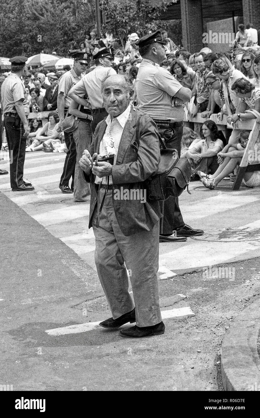 Alfred Eisenstadt, uno dei primi fotografi di vita ancora a scattare foto nel 1976 all'Bicentenial celebrazione in Philadelphia, Pennsylvania. Foto Stock