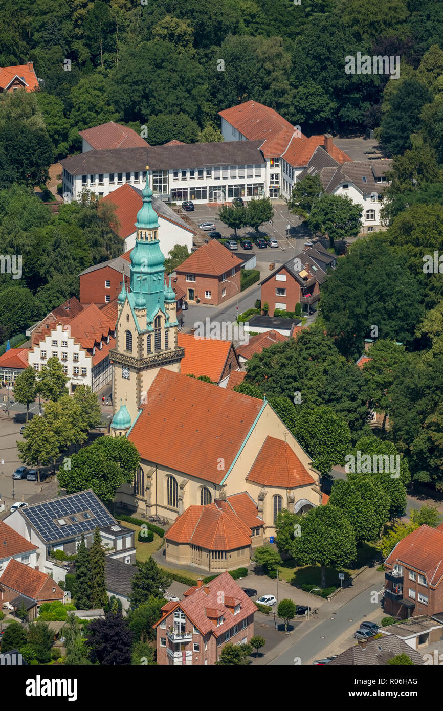 Vista aerea, rappresentante a tre navate sala cattolica chiesa di San Johannes, Lappenbrink, angolo-Galen-Strasse, Sassenberg, Münsterland, Renania settentrionale-W Foto Stock